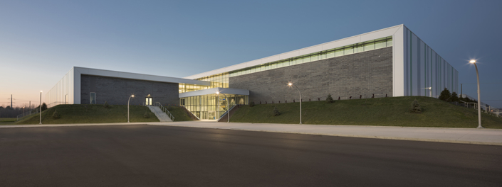NOUVEAU COMPLEXE SPORTIF DE ST-AUGUSTIN-DE-DESMAURES – 30 M$ Conception du centre sportif constitué de 2 patinoires d'un centre aquatique, de salles d'entraînement ainsi que d'un restaurant