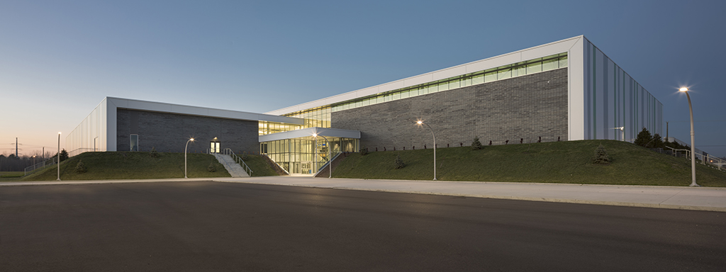 Conception du centre sportif constitué de 2 patinoires d'un centre aquatique, de salles d'entraînement ainsi que d'un restaurant
